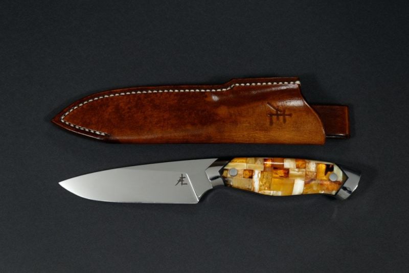 Exquisites Messer mit Bernsteingriff